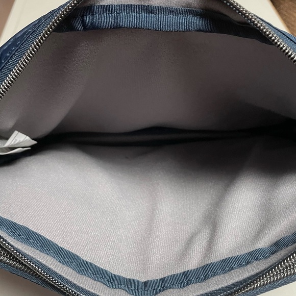 LUG Delta Mini in Navy Blue - Picture 5 of 5